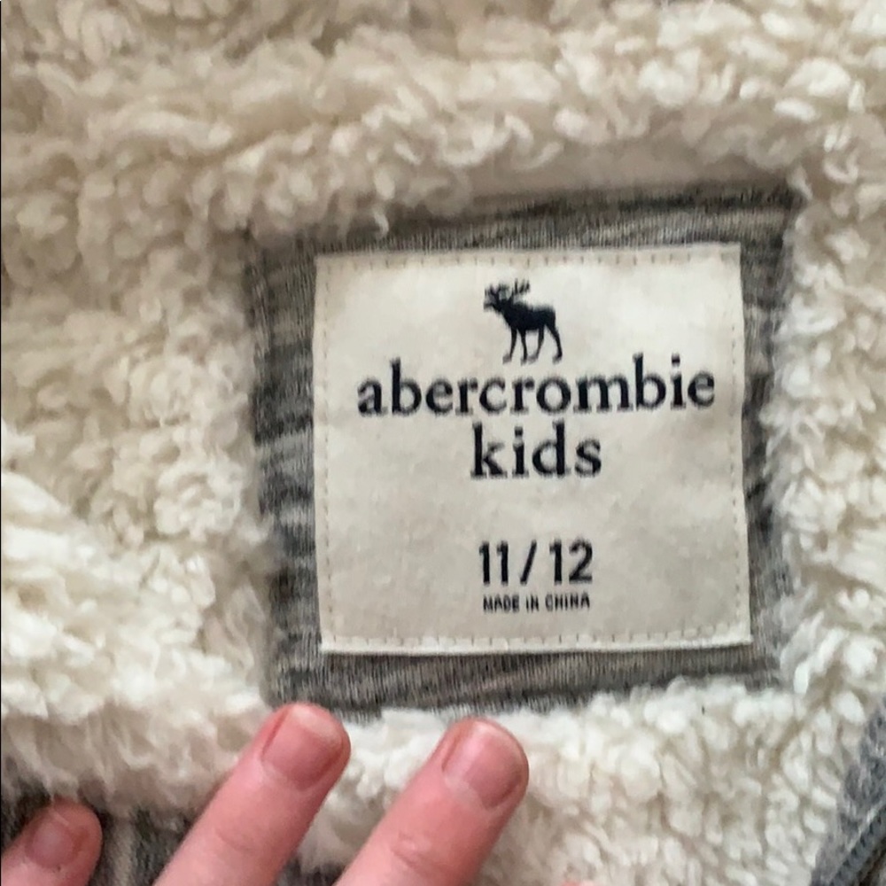 This is a Abercrombie kids jacket size 11/12❤️ - Picture 2 of 5